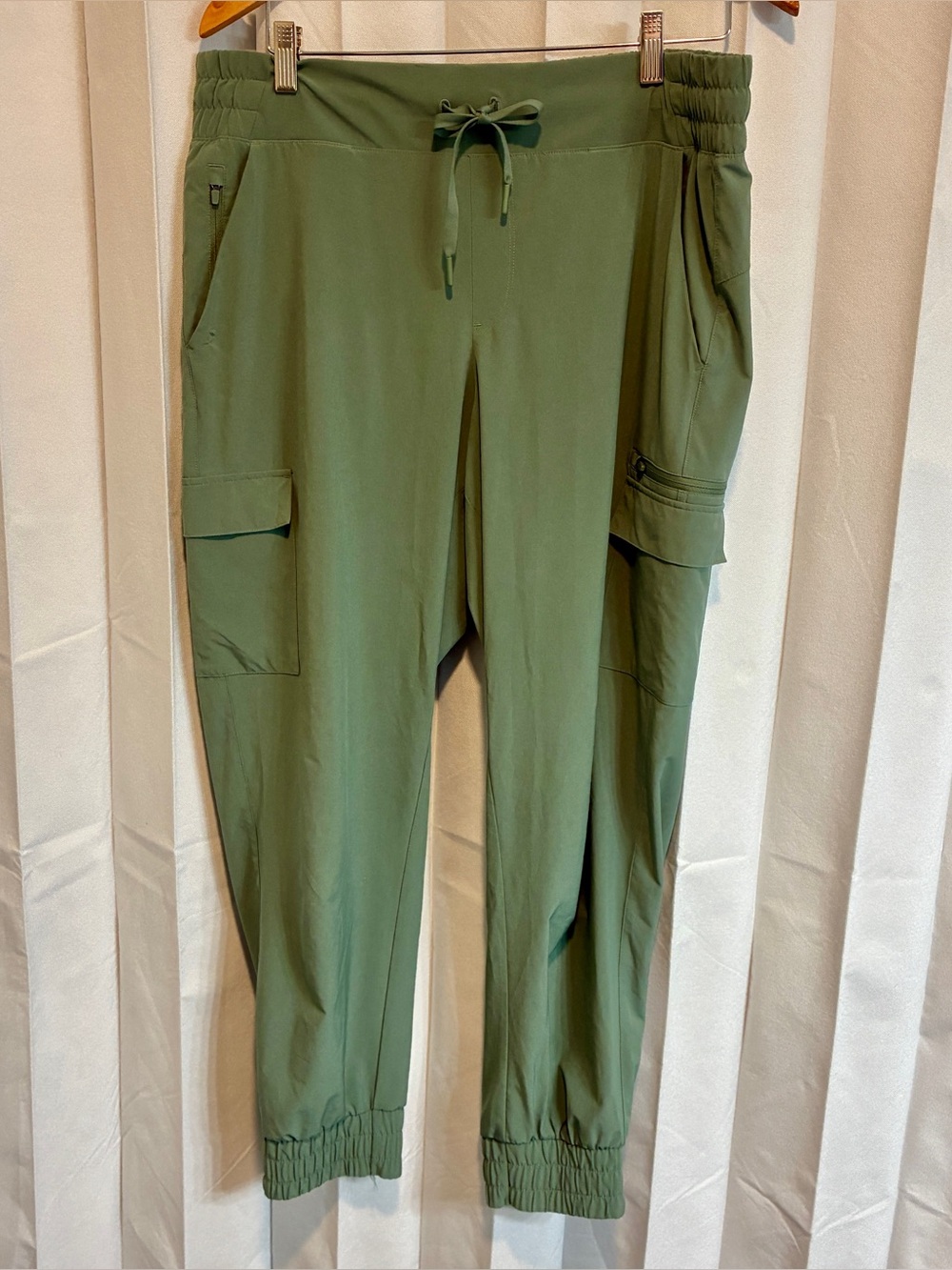 Women's Flex Woven Mid-Rise Cargo Pants - All in Motion Sage Green Large Jogger